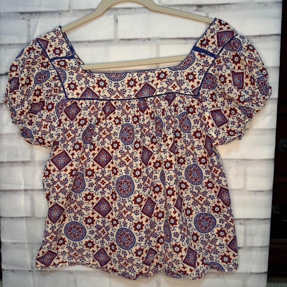 Cute Forever 21 blouse - Picture 2 of 4